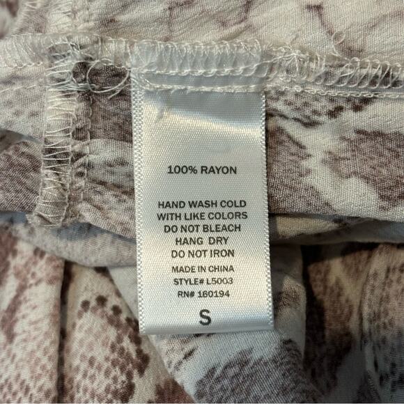 Liza Byrd White Tan Snake Print Short Flutter Sleeve Tiered Short Dress S - Picture 8 of 9